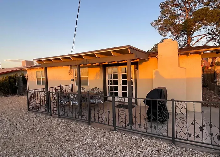 The Hummingbird Sunset Home, West Side