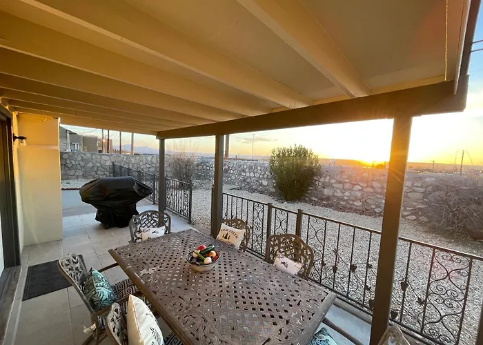 The Hummingbird Sunset Home, West Side
